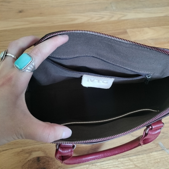 IVTG Genuine Leather Red Handbag - Picture 8 of 9